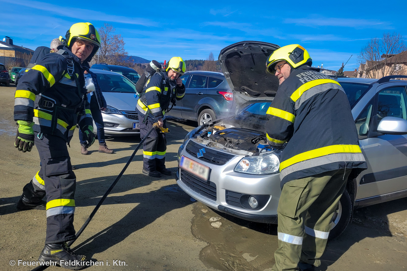 Beginnender PKW-Brand – Freiwillige Feuerwehr Feldkirchen I. Ktn.