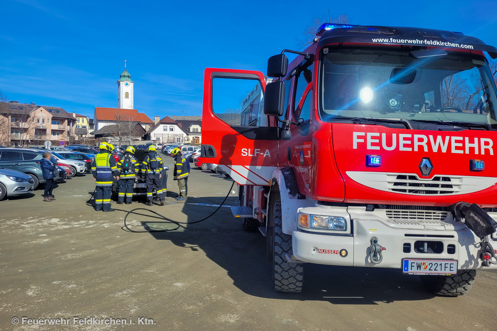 Beginnender PKW-Brand – Freiwillige Feuerwehr Feldkirchen I. Ktn.