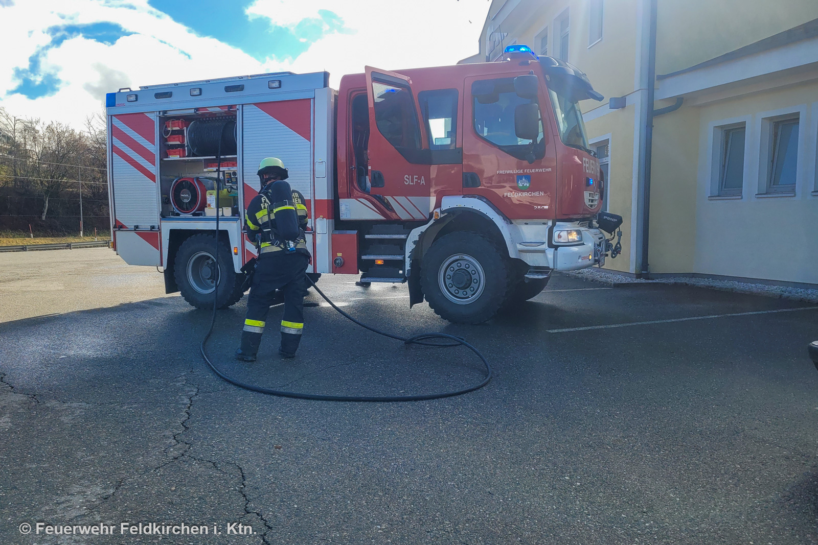 PKW-Brand – Freiwillige Feuerwehr Feldkirchen I. Ktn.