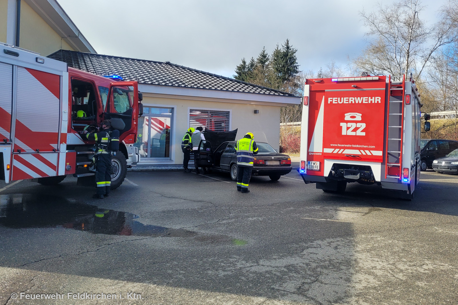 PKW-Brand – Freiwillige Feuerwehr Feldkirchen I. Ktn.